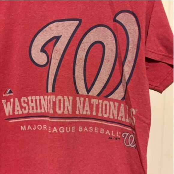 Washington Nationals Size Medium T-Shirt - Picture 2 of 5